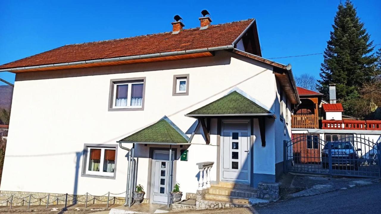 Apartman Adna Kulen Vakuf Exterior foto