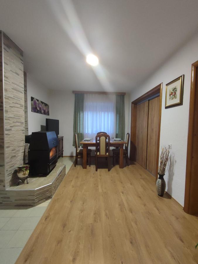 Apartman Adna Kulen Vakuf Exterior foto