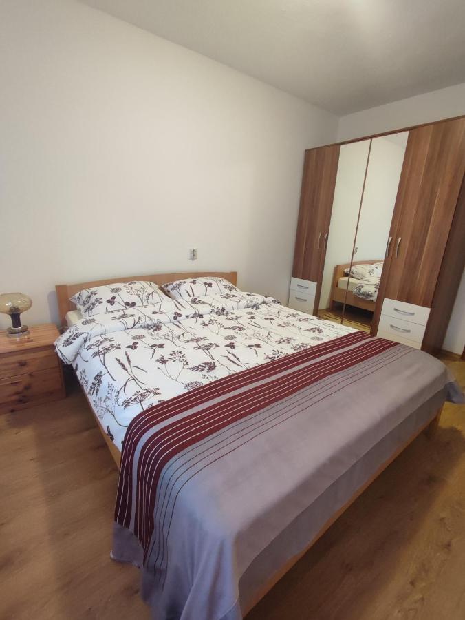 Apartman Adna Kulen Vakuf Exterior foto