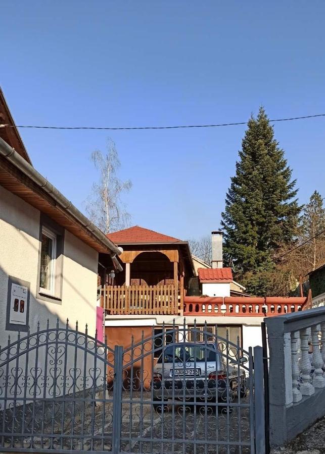 Apartman Adna Kulen Vakuf Exterior foto